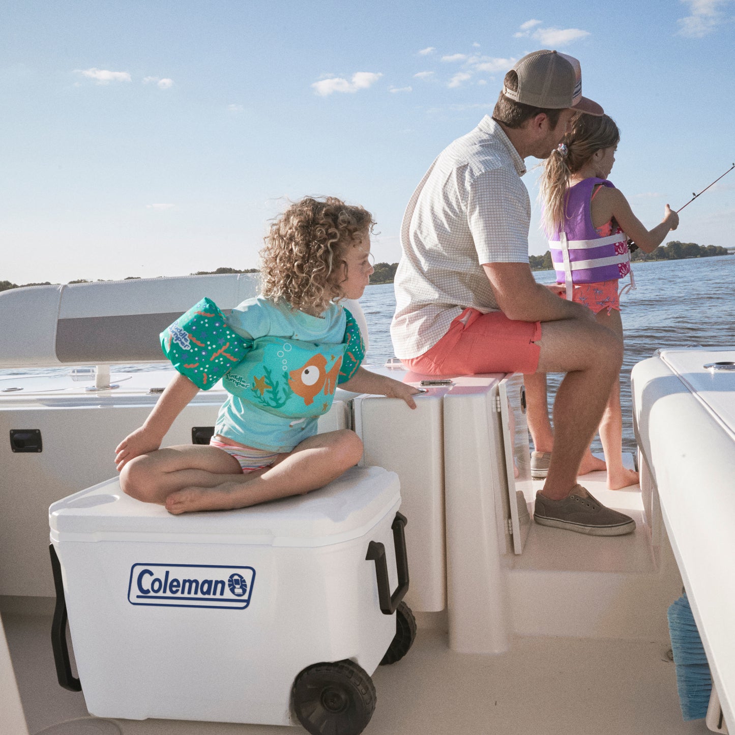 Coleman Classic Series 62-Quart Marine Wheeled Cooler, 58.7-Litre Capacity